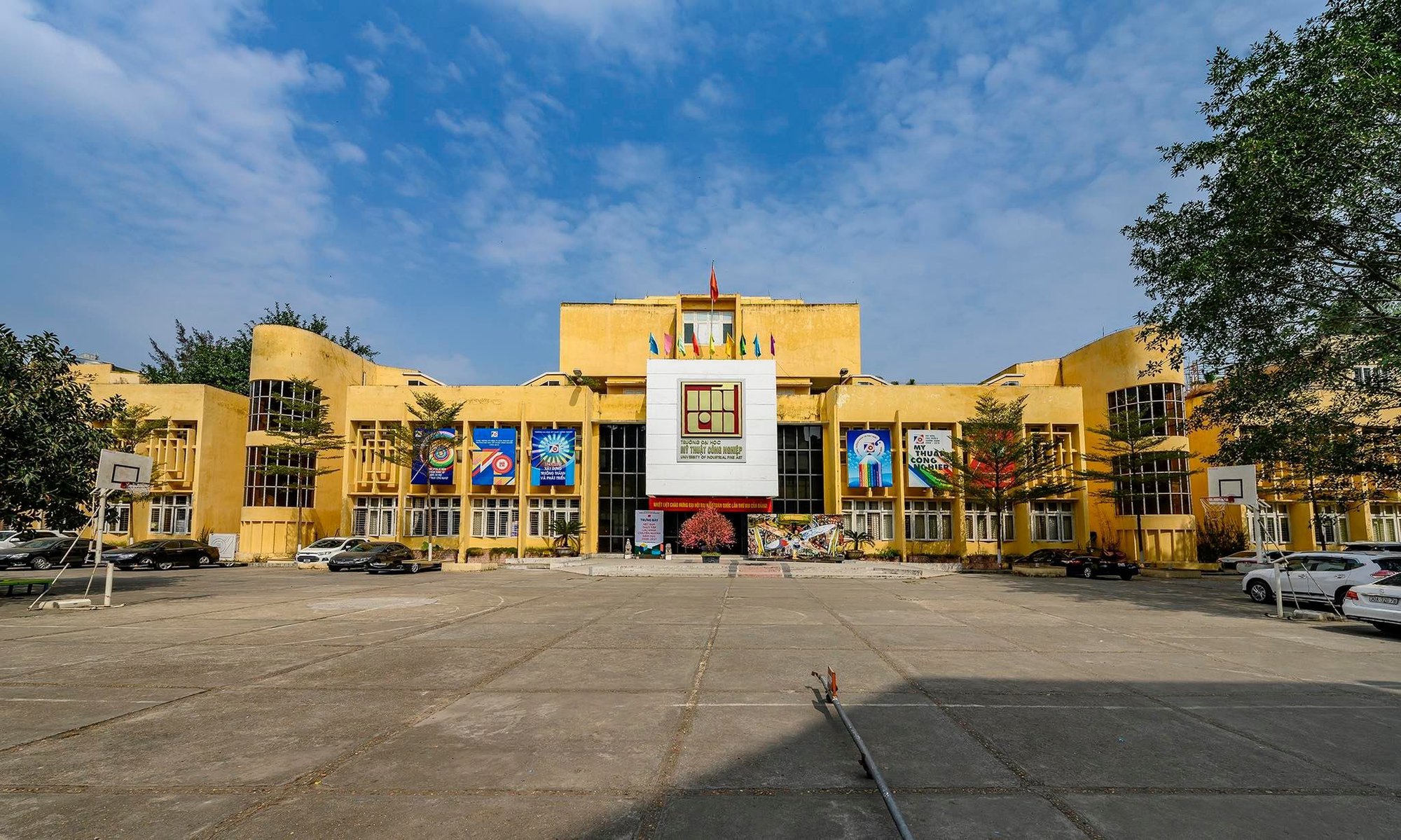Trường đại học khối V-H